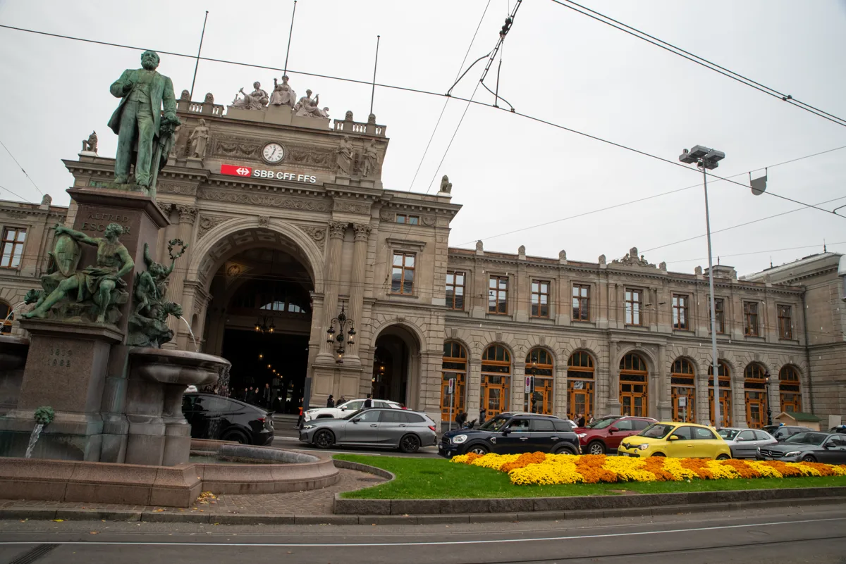 Zurich Hauptbahnhof façade with the Alfred Escher monument in front
